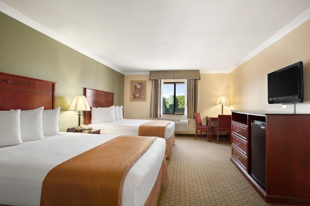 לוס אנג'לס Howard Johnson By Wyndham Reseda Hotel & Suites חדר תמונה