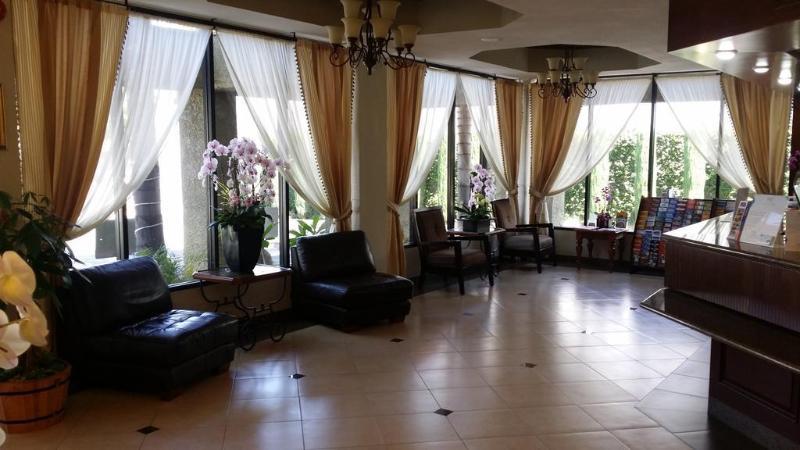 לוס אנג'לס Howard Johnson By Wyndham Reseda Hotel & Suites מראה חיצוני תמונה