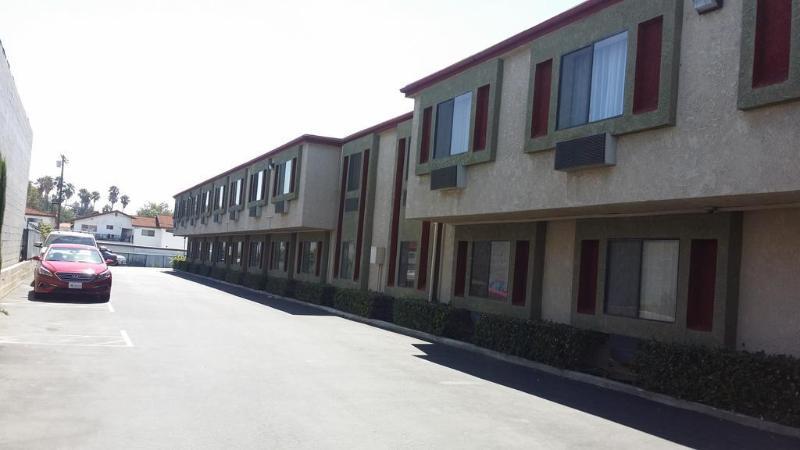 לוס אנג'לס Howard Johnson By Wyndham Reseda Hotel & Suites מראה חיצוני תמונה