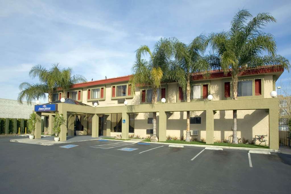 לוס אנג'לס Howard Johnson By Wyndham Reseda Hotel & Suites מראה חיצוני תמונה