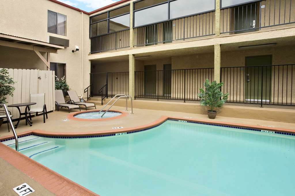 לוס אנג'לס Howard Johnson By Wyndham Reseda Hotel & Suites מתקנים תמונה