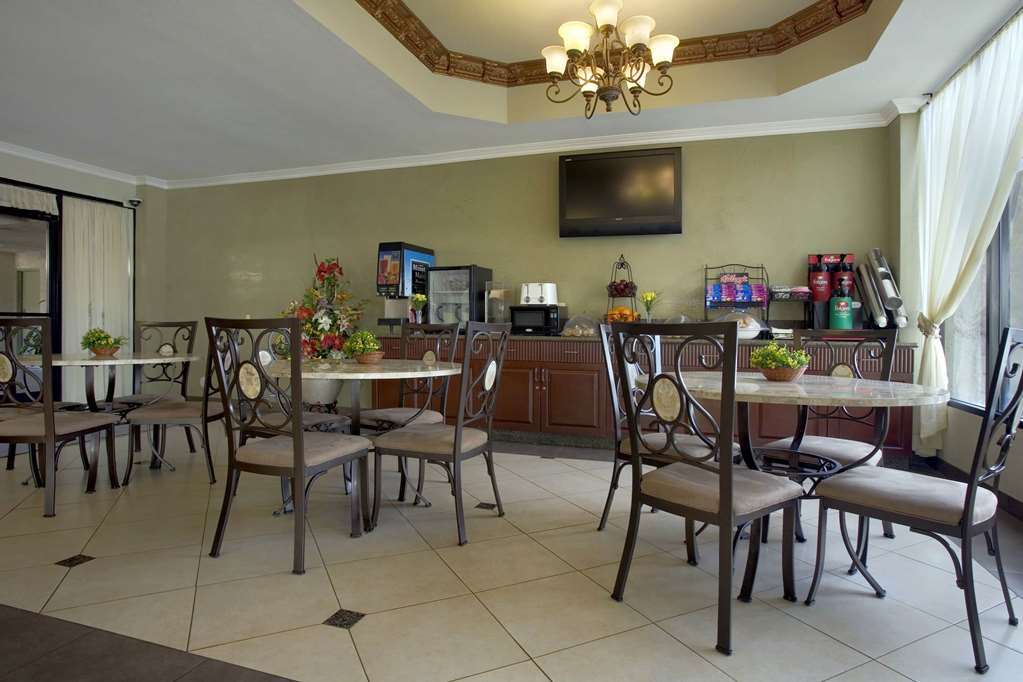 לוס אנג'לס Howard Johnson By Wyndham Reseda Hotel & Suites מסעדה תמונה