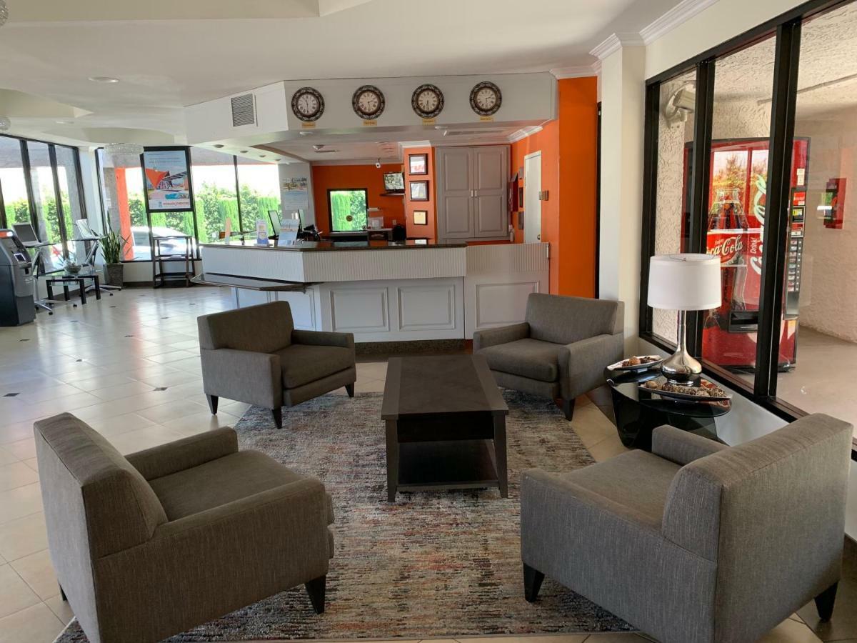 לוס אנג'לס Howard Johnson By Wyndham Reseda Hotel & Suites מראה חיצוני תמונה