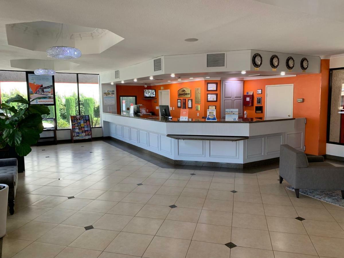 לוס אנג'לס Howard Johnson By Wyndham Reseda Hotel & Suites מראה חיצוני תמונה