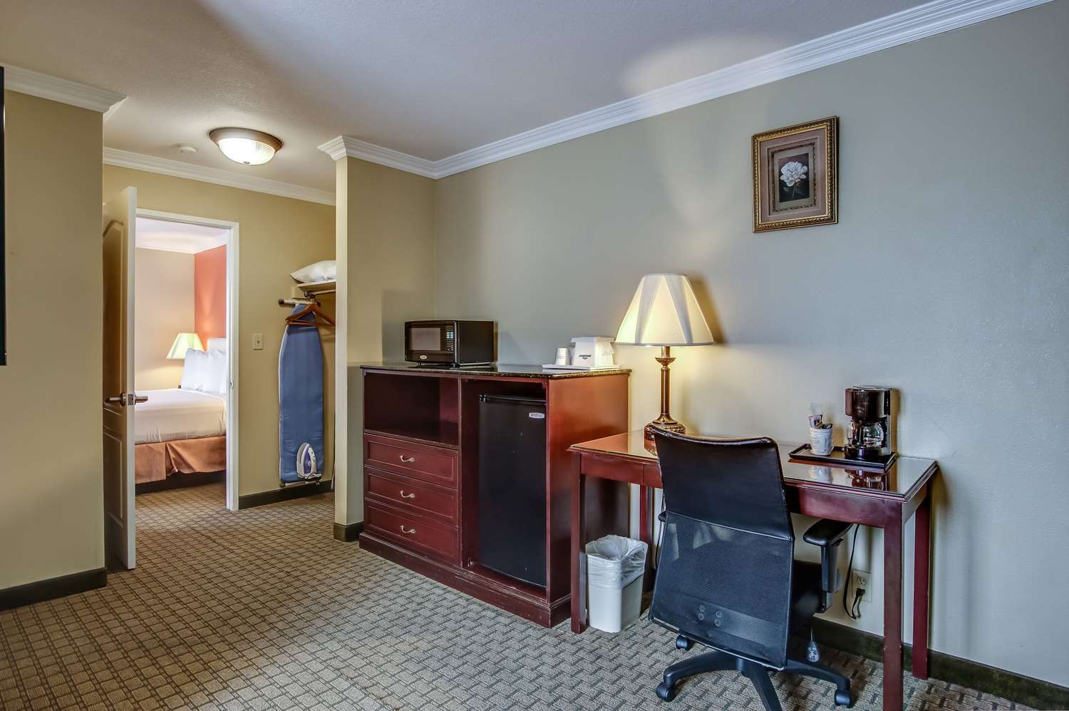 לוס אנג'לס Howard Johnson By Wyndham Reseda Hotel & Suites מראה חיצוני תמונה