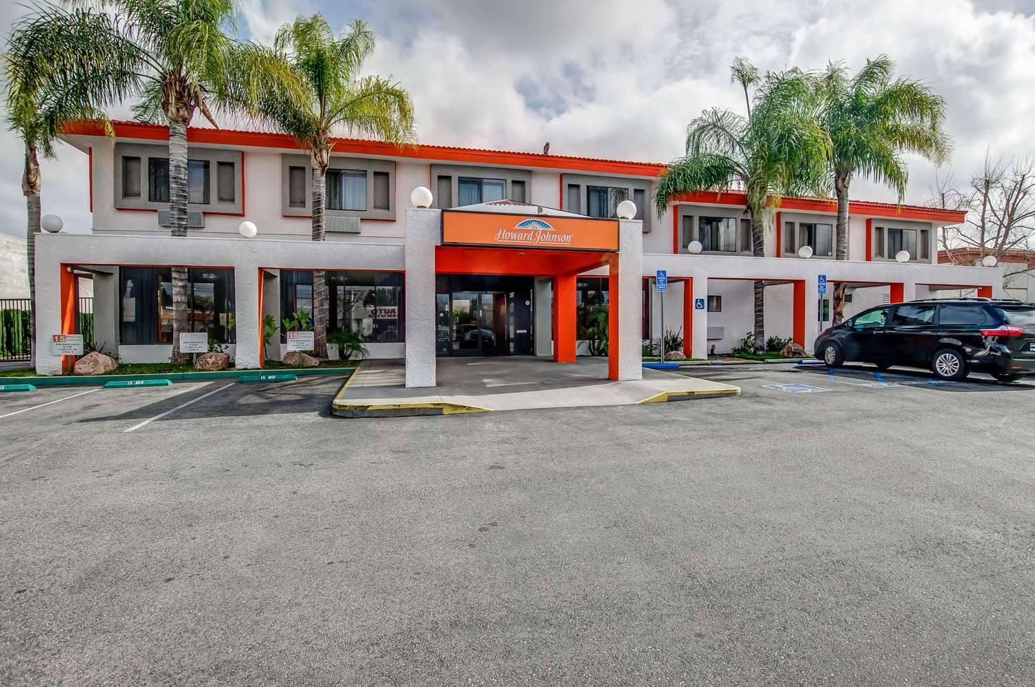 לוס אנג'לס Howard Johnson By Wyndham Reseda Hotel & Suites מראה חיצוני תמונה