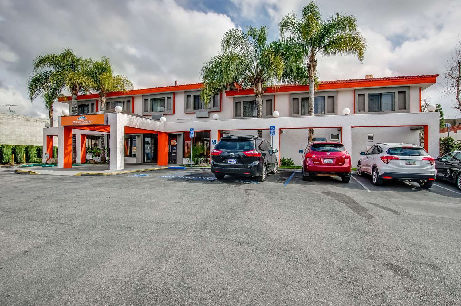 לוס אנג'לס Howard Johnson By Wyndham Reseda Hotel & Suites מראה חיצוני תמונה
